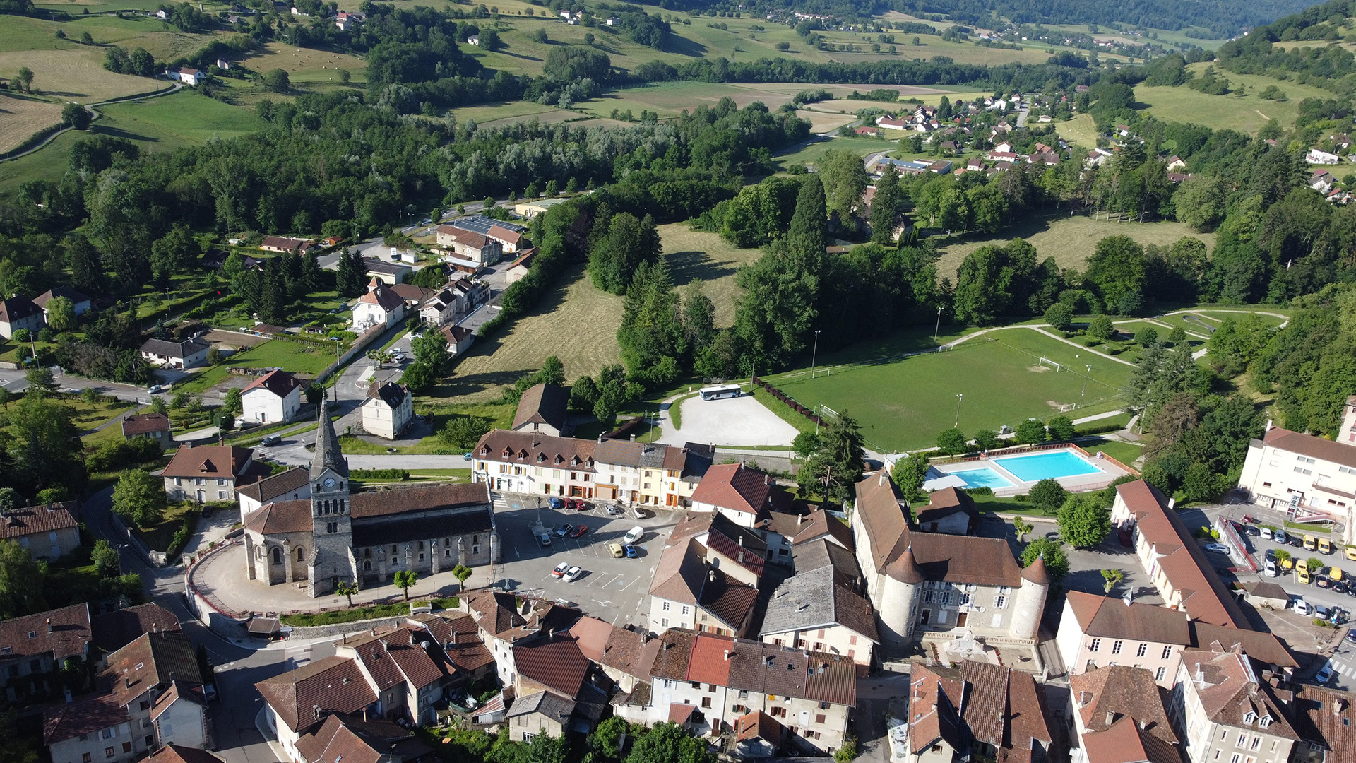 Commune Mairie de st geoire en valdaine vue du ciel